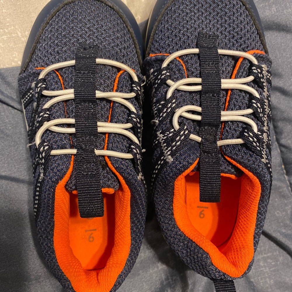 Carters boys size 9 slip on tennis shoes